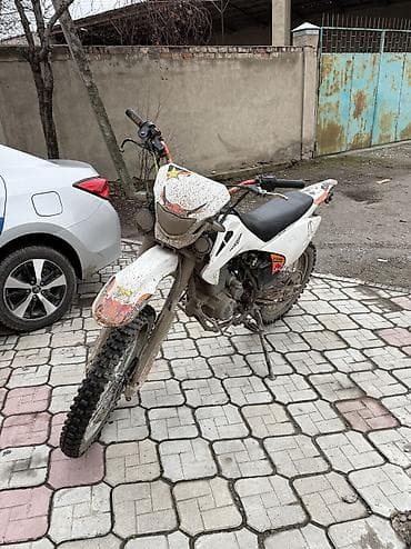 одноцилиндровый двигатель: Эндуро 250 куб 
На ходу 
Тяга бодрая — 2