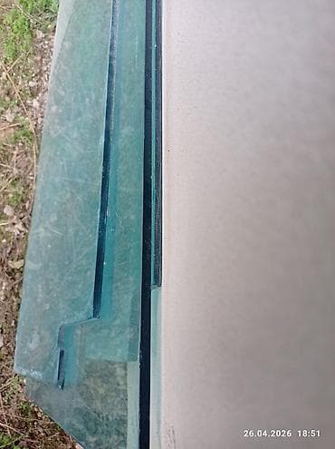 Стекла, стеклопакеты для дверей: Закалённые стеклянные панели с отверстиями! Толщина стекла 10мм — 4