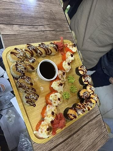 кухния: Вакансия открыта для поваров 1) знать Суши бар 2) наблюдать чистоту — 5