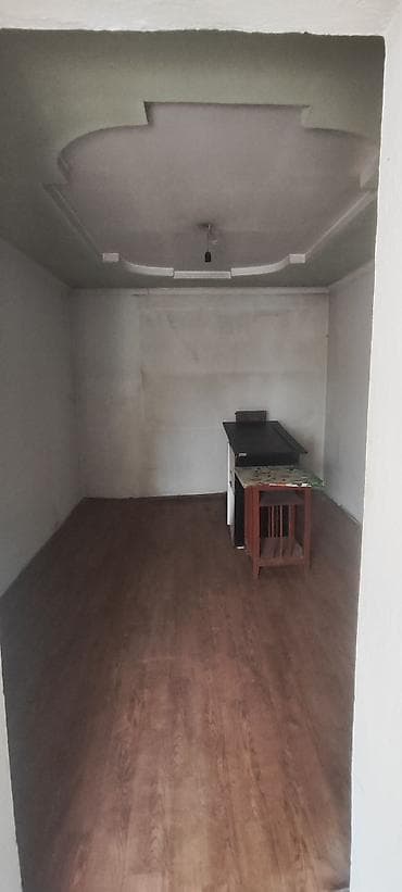 требуется в швейный цех: Сдаётся помещение под офис/мастерскую/склад. Описание: - Две — 1