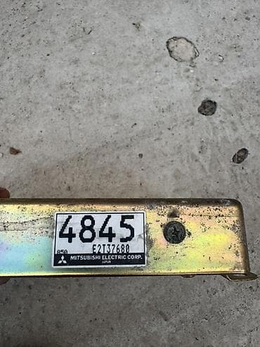 катализатор 247: ЭБУ (блок управления двигателем) Mitsubishi - Оригинал Mitsubishi — 4