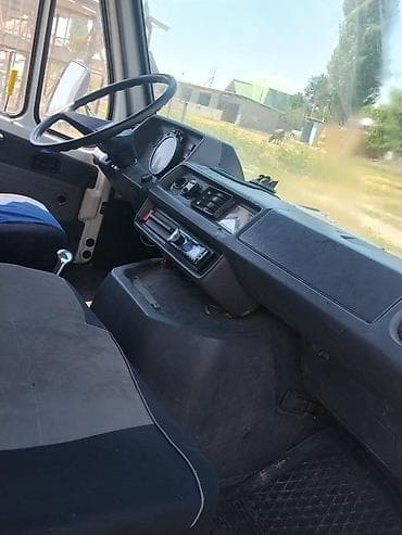 Унаа: Жеңил жүк ташуучу унаа, Mercedes-Benz, Стандарт, 3 т, Колдонулган — 3
