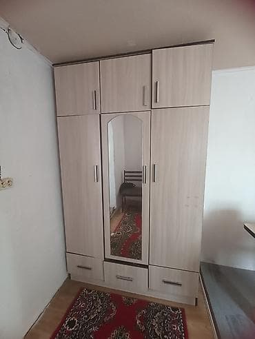 Срочно продается шкаф . В отличном состоянии, есть зеркало