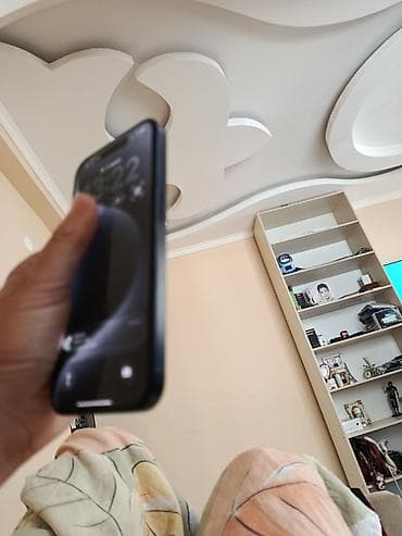 14 iphone: IPhone 15 Pro, Б/у — 1
