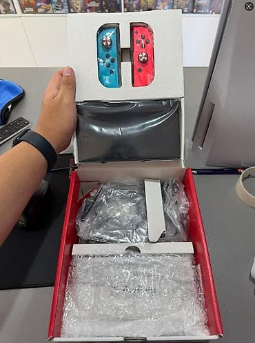 nitendo switch: Nintendo Switch OLED (модель с неоновыми Joy‑Con) Комплектация: - — 2