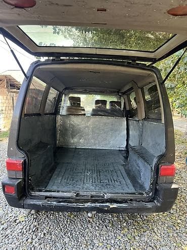 Volkswagen Transporter: 1991 г., 2 л, Механика, Бензин, Бус — 7