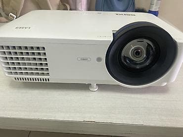проекторы для домашнего кинотеатра: Проектор BenQ DLP с лазерным источником света и короткофокусной — 1