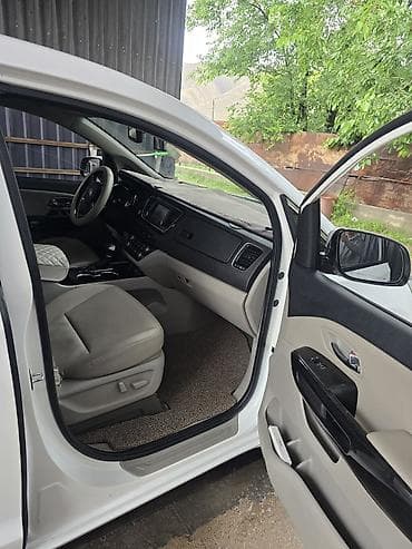toyota verso 7 мест: Kia Carnival: 2019 г., Минивэн — 5