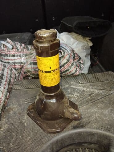 Продаю домкрат от лексус 570 только домкрат