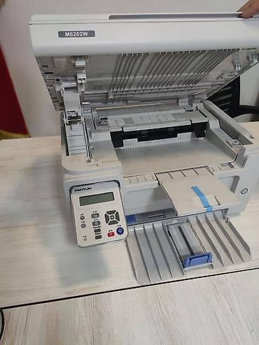 Принтеры и МФУ: Лазерное МФУ Pantum M6202W почти новое - — 3