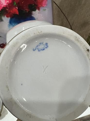 банки для меда: Продаю: штоф Вишня ЛФЗ - Материал: тонкий фарфор, глянец. - Форма — 2