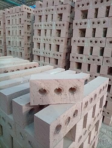 Кирпич керамический пустотелый (перфорация 3 круглых отверстия) -