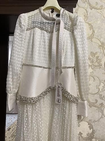 Личные вещи: Нарядное женское платье цвета айвори/молочного оттенка. - Длина — 3