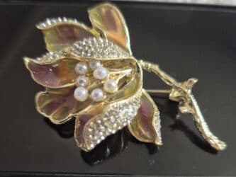 свадебные платья в бишкеке цены: Брошь 
броши цветы 
брошь парикмахер — 21