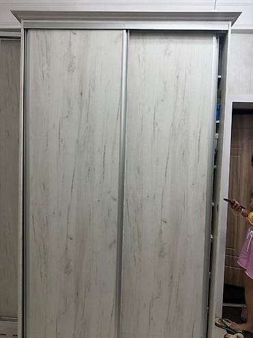 Шкаф-купе для прихожей, светлый дуб/ясень с выраженной текстурой — 1