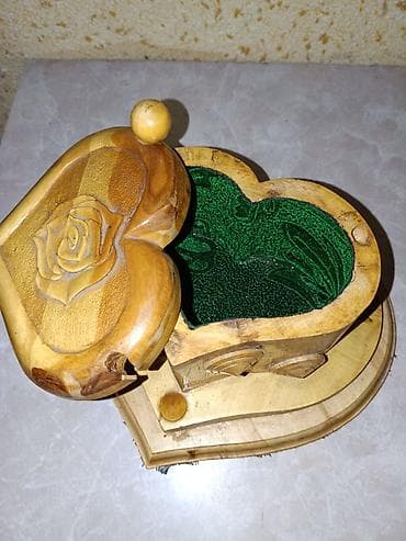 сердечка шкатулка: Деревянная шкатулка ручной работы в форме сердца. - Материал — 5