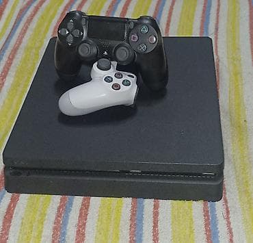 Игровая консоль Sony PlayStation 4 Slim с двумя беспроводными
