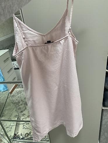 атласные ночные сорочки: Нежная розовая комбинация на тонких регулируемых бретелях. Прямой — 2