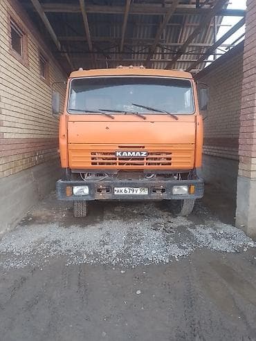 КамАЗ самосвал, оранжевый. - Компоновка 6x4, задняя тележка