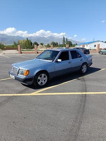 eafc 25: Mercedes-Benz W124: 1990 г., Седан — 3