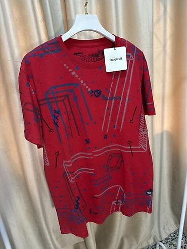 pull bear: Футболка Desigual - Цвет: насыщенно‑красный - Принт: абстрактные — 2