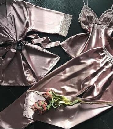 белая ночная сорочка: Стильная Пижамки Ткань атлас Качество люкс . Доставка по городу — 2