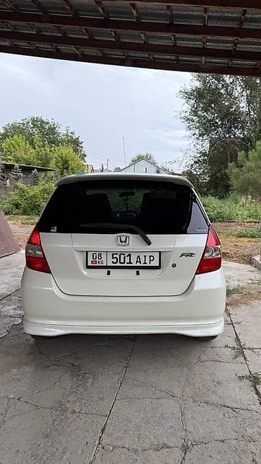 Унаа сатуу: Honda Fit: 2002 г., 1.3 л, Вариатор, Бензин, Хетчбек — 2