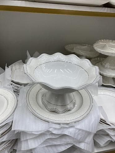 посуды наборы: 12 персон 82 предмет оригинал фарфор, под посудамойку. Столовый сервиз — 9