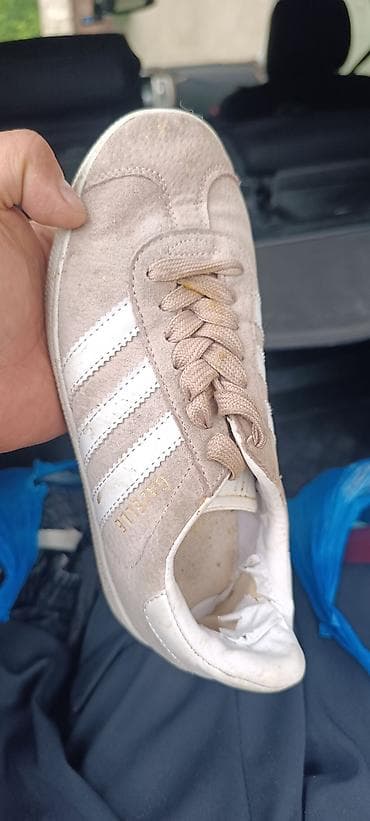 отдать вещи нуждающимся бишкек: Отдам даром пакет вещей (куртки на мальчика 8-10-12 лет,обувь — 1