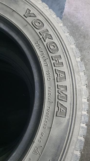 Шины 225 / 65 / R 17, Зима, Б/у, Комплект, Внедорожные (АТ/МТ), Япония, Yokohama