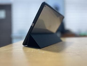 tesla 3: Планшет, Apple, память 128 ГБ, 8" - 9", Wi-Fi, Б/у, Детский цвет - Серебристый — 8