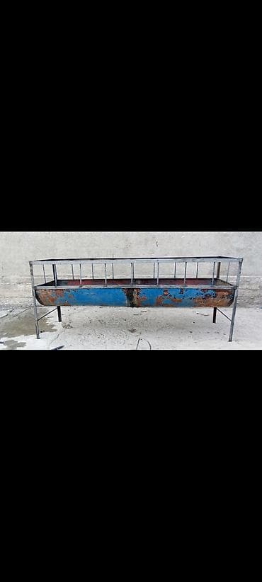 С/х животные и товары: Кормушка/поилка для скота из металла - Длинная стационарная кормушка — 4