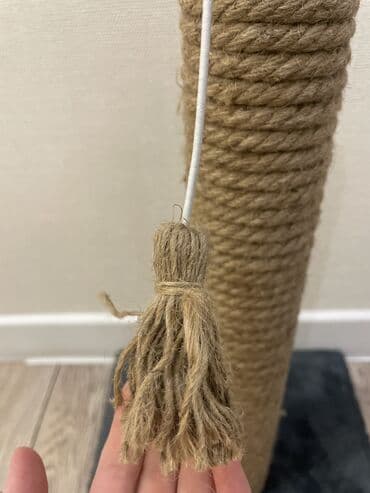 Собаки: Когтеточка для кошек с игрушкой, 31/31 см синяя платформа, высота 50 — 1