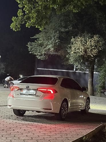 Toyota Corolla: 2022 г., 1.8 л, Гибрид, Седан — 7