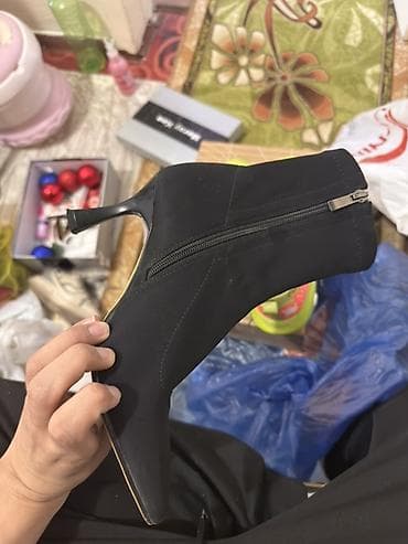 черные ботильоны на каблуке: Черные женские ботильоны-носки на каблуке. - Материал верха — 2