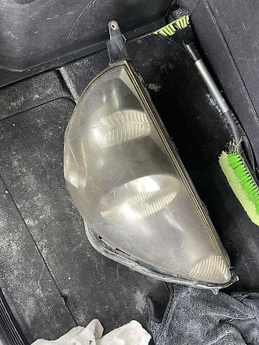 Передняя левая фара Toyota