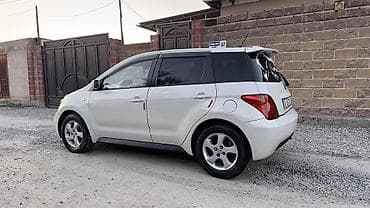 Toyota Ist: 2004 г., 1.5 л, Автомат, Бензин, Хетчбек