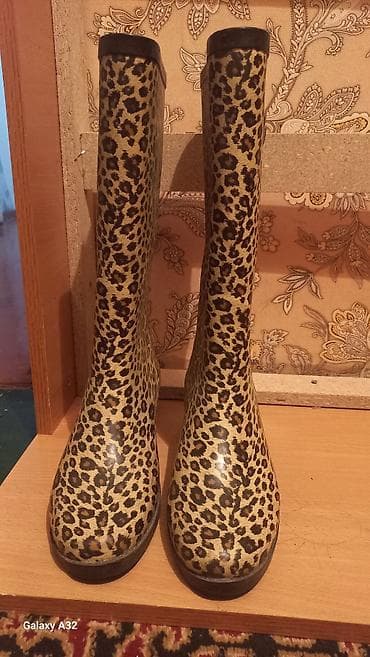 леопард: Высокие женские сапоги с леопардовым принтом цена 1300сом размер 38 - — 2