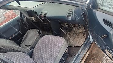 сг 9: Mazda 323: 1994 г., 1.6 л, Механика, Бензин, Лифтбек — 6