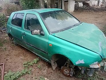 разбитые авто: Volkswagen Golf III, 5‑дверный хэтчбек, зеленый металлик. Предлагается — 1