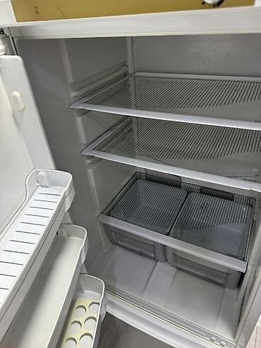 камера слежения: Холодильник Indesit, Б/у, Двухкамерный, 60 * 175 * — 2