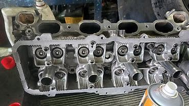 Детали двигателя и моторы в сборе: ГБЦ Toyota 4.7 л — 1