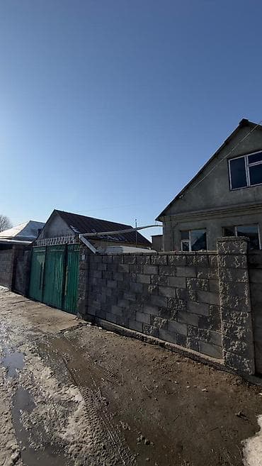 Үйлөр: Срочно продаётся дом Локация: район АК-БОСОГО Основные параметры: - — 5