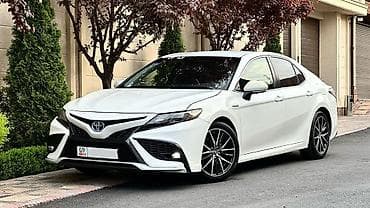 Toyota Camry: 2022 г., Гибрид, Седан