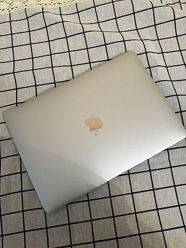 Ноутбуки и аксессуары: Apple MacBook Pro 13" Ключевые характеристики: - Диагональ экрана: 13 — 4