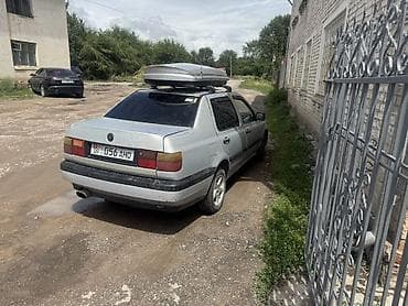 Volkswagen Vento: 1993 г., 1.8 л, Механика, Седан — 3