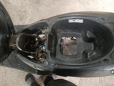 скутеры новый: Скутер Vento (-150 см³ по классу модели) в чёрном цвете. Особенности — 2