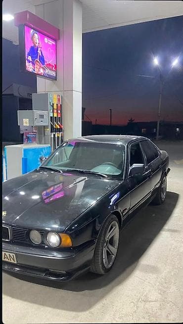 BMW 5 series: 1990 г., 2 л, Механика, Бензин, Седан