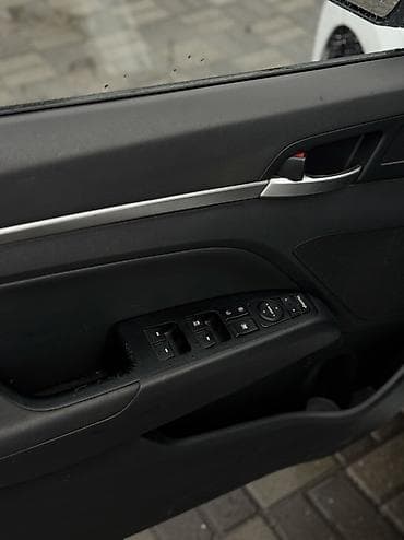 күзгү: Hyundai Avante: 2019 г., Автомат, Бензин, Седан — 8