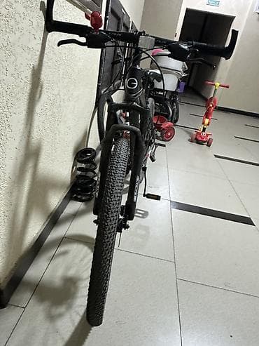 six flags: Горный велосипед, Laux, Рама S (145 - 165 см), Алюминий, Б/у — 2